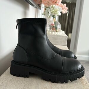 LOOKS LIKE SUMMER Ruby Ankle Boots  Color: Black  Size: 40/8.5-9